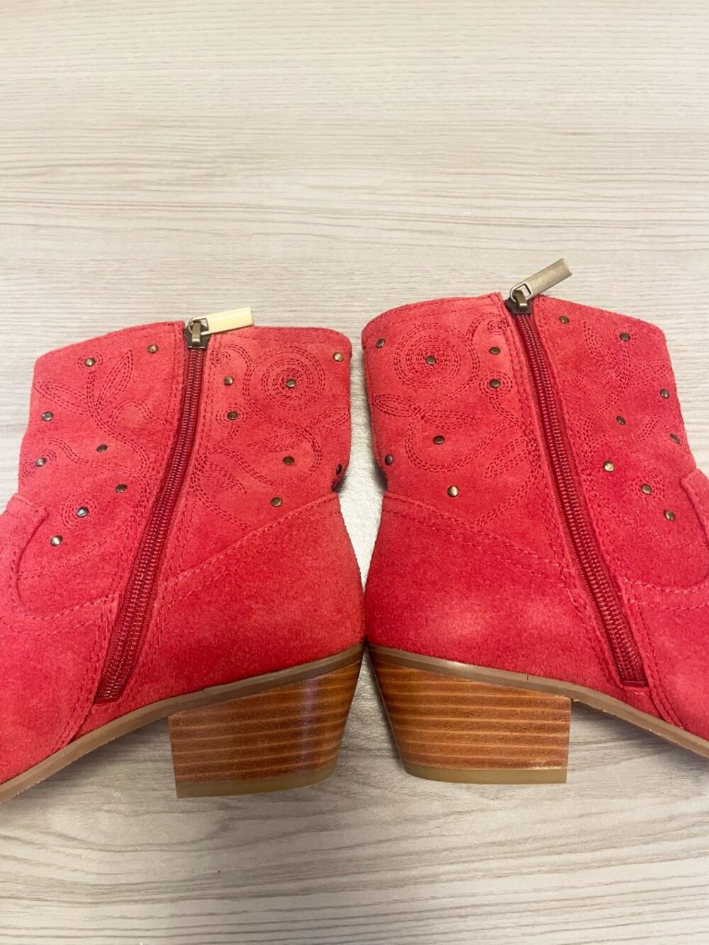 Bandolino Xerissa Red Suede Studded Western Ankle Boots Size 7M - Picture 10 of 16